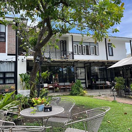 Sherloft Home & Hostel Chiang Mai Exterior foto