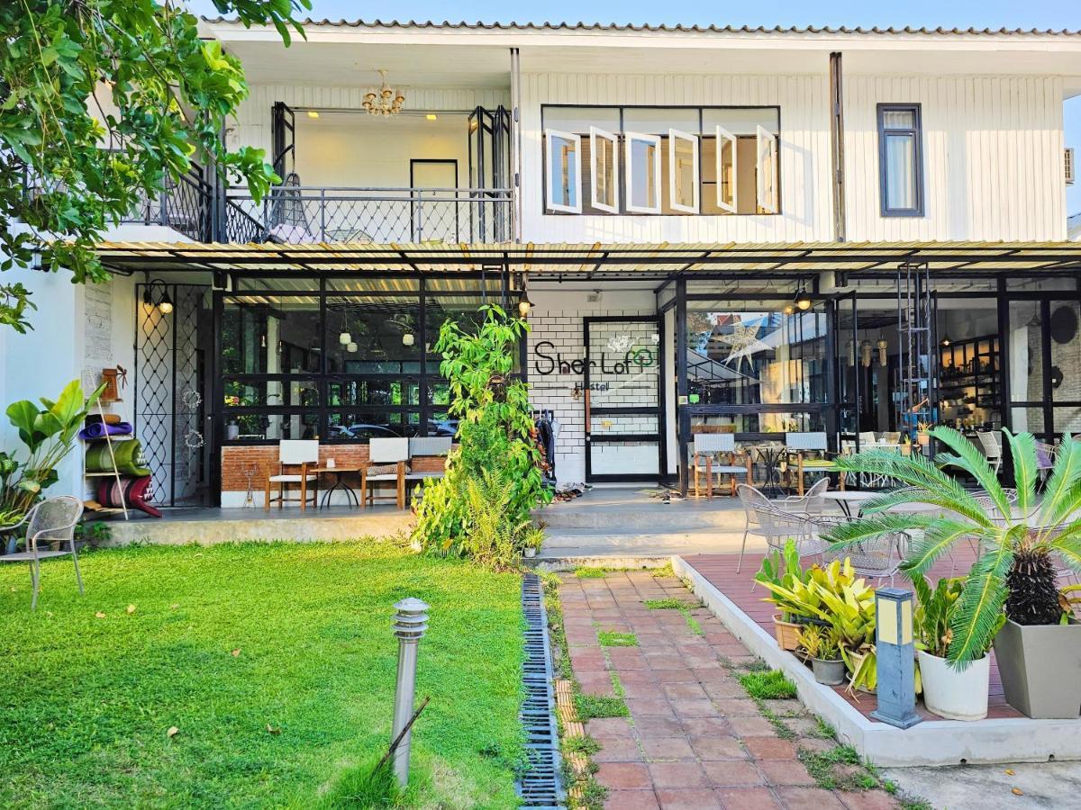 Sherloft Home & Hostel Chiang Mai Exterior foto