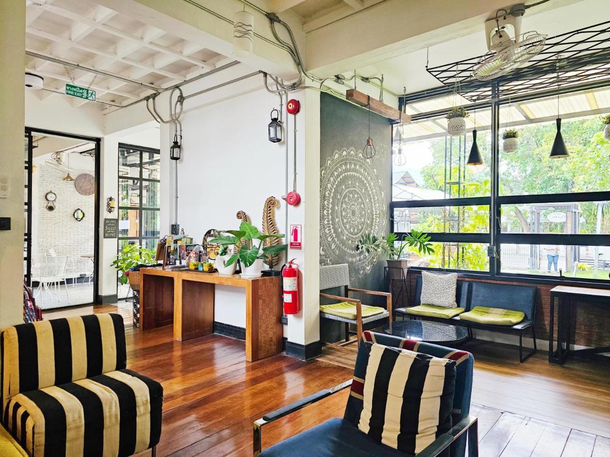 Sherloft Home & Hostel Chiang Mai Exterior foto