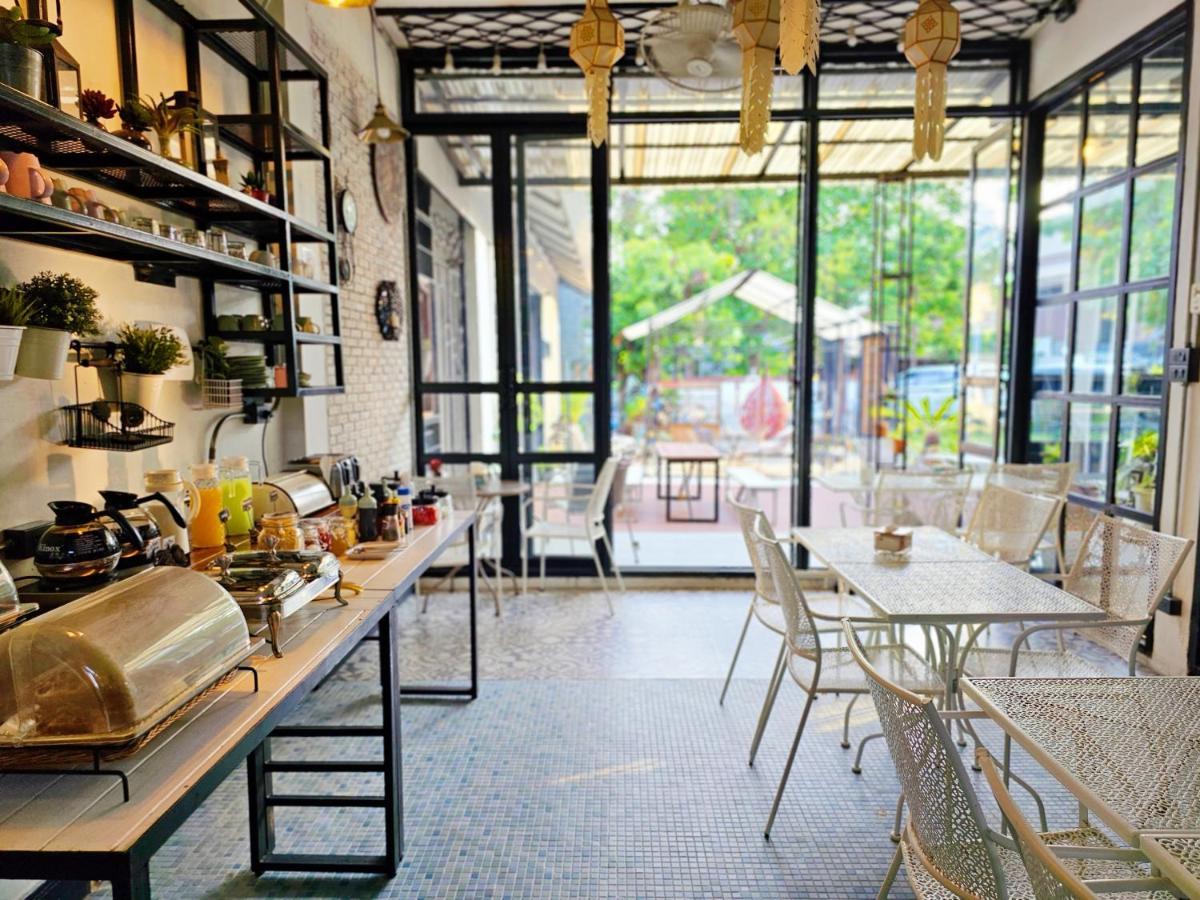Sherloft Home & Hostel Chiang Mai Exterior foto