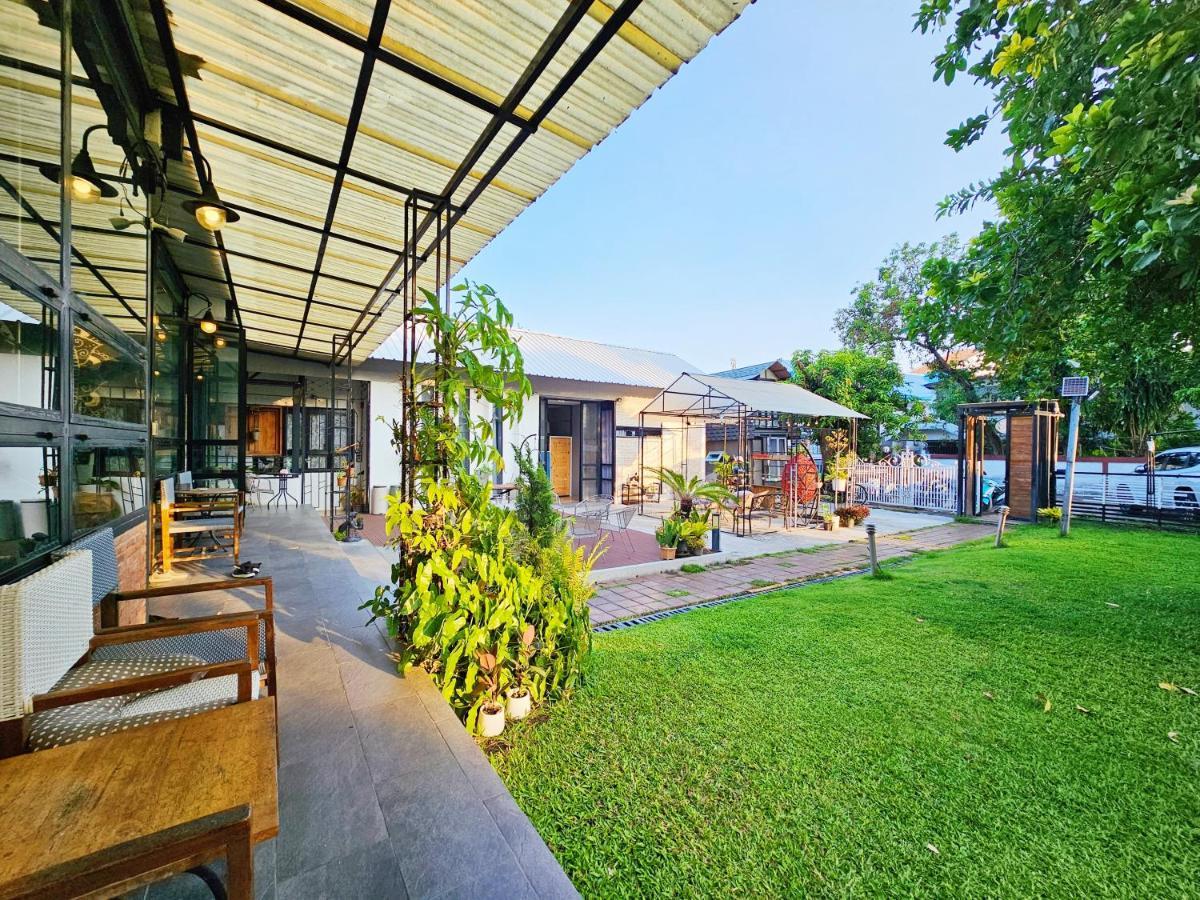 Sherloft Home & Hostel Chiang Mai Exterior foto