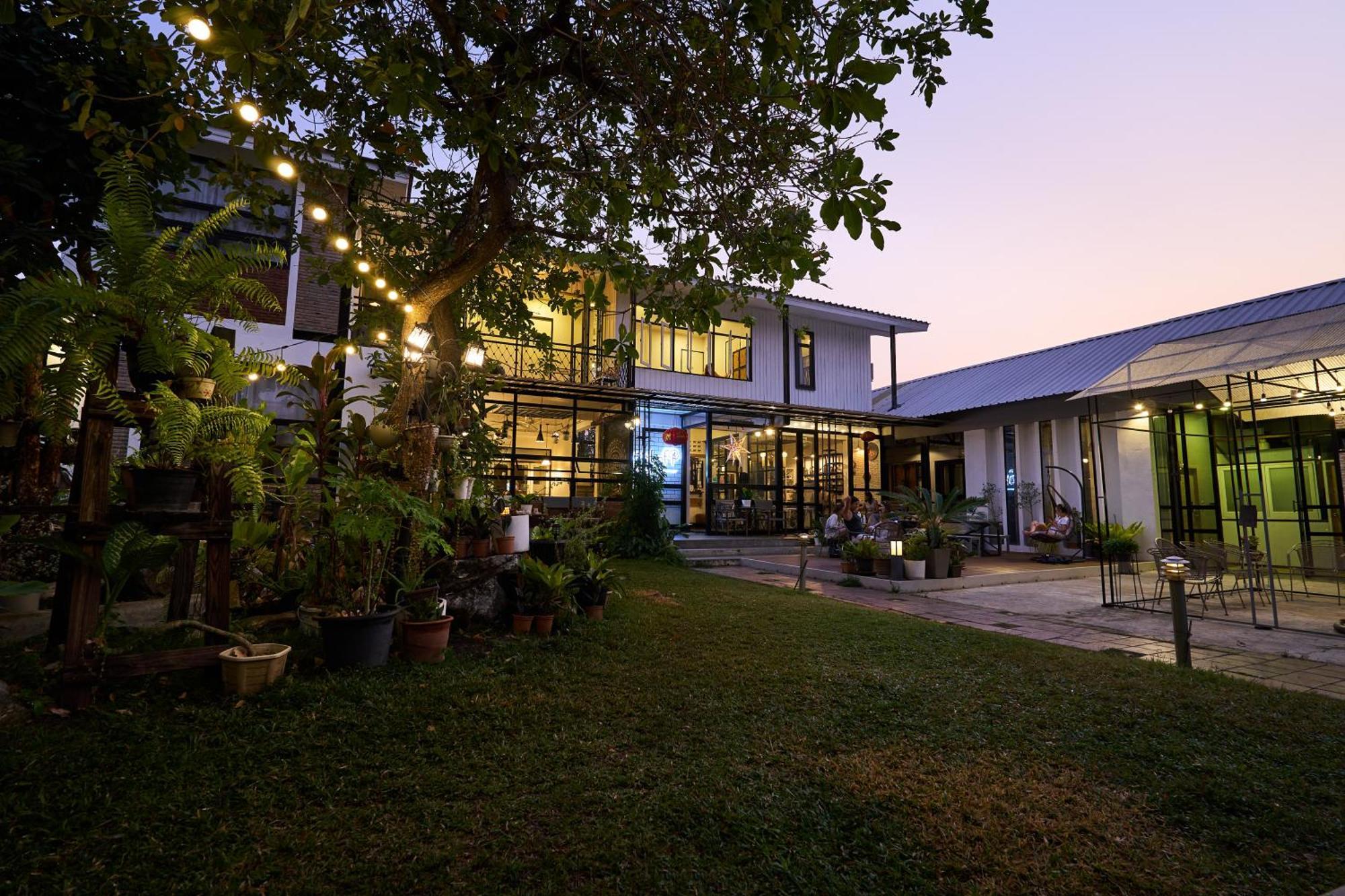 Sherloft Home & Hostel Chiang Mai Exterior foto