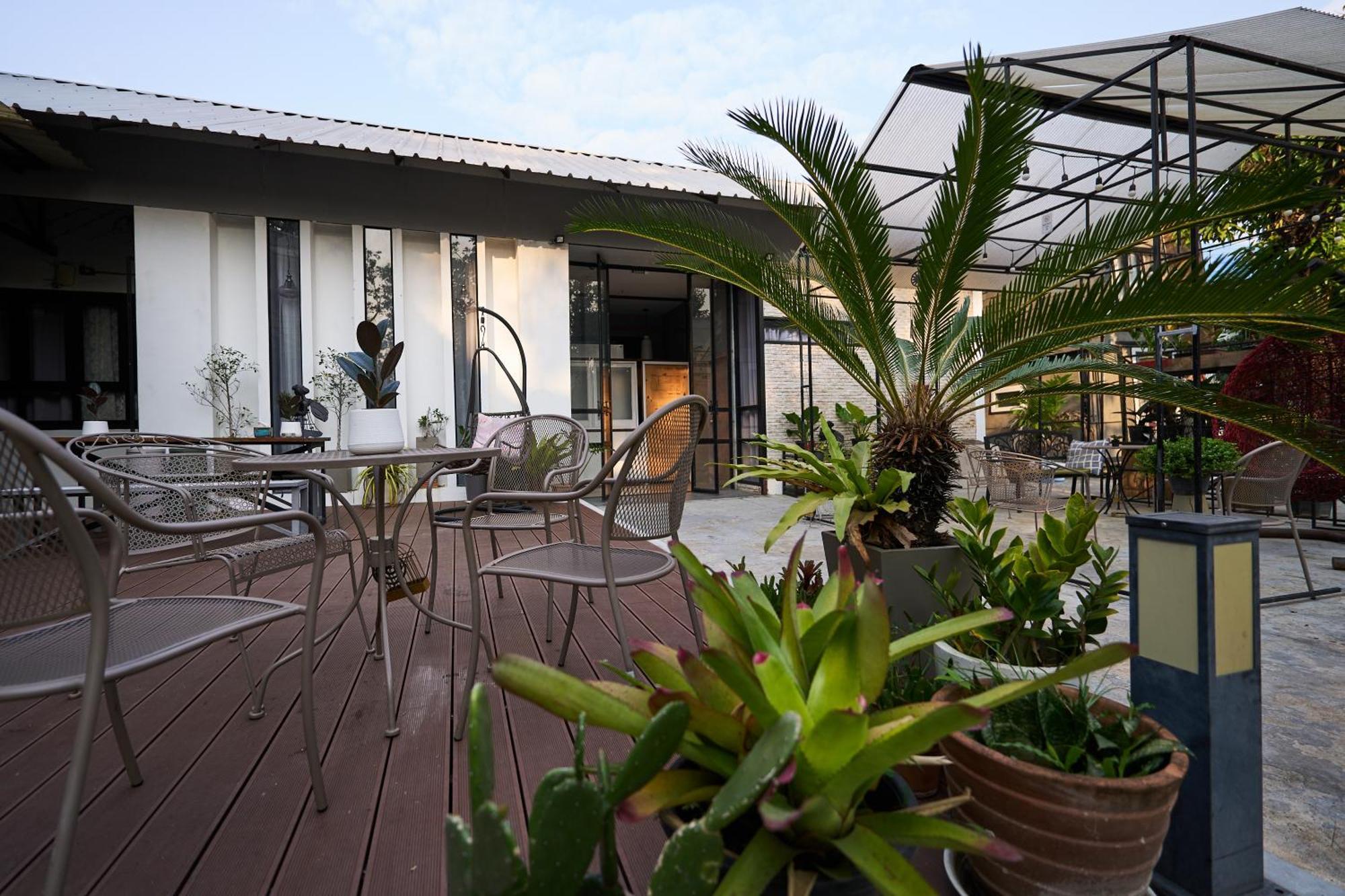 Sherloft Home & Hostel Chiang Mai Exterior foto