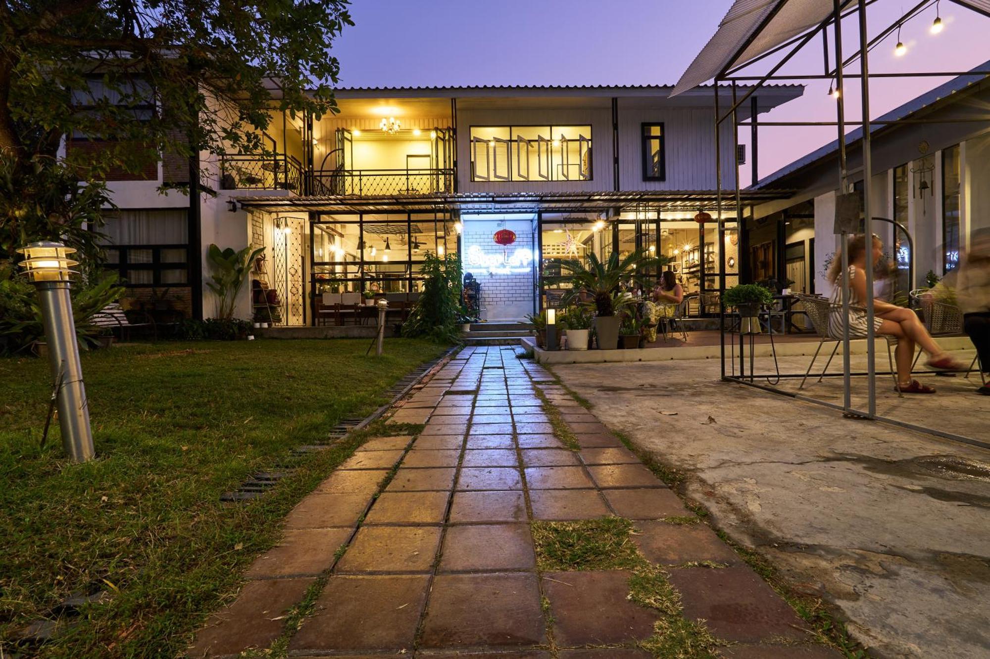 Sherloft Home & Hostel Chiang Mai Exterior foto