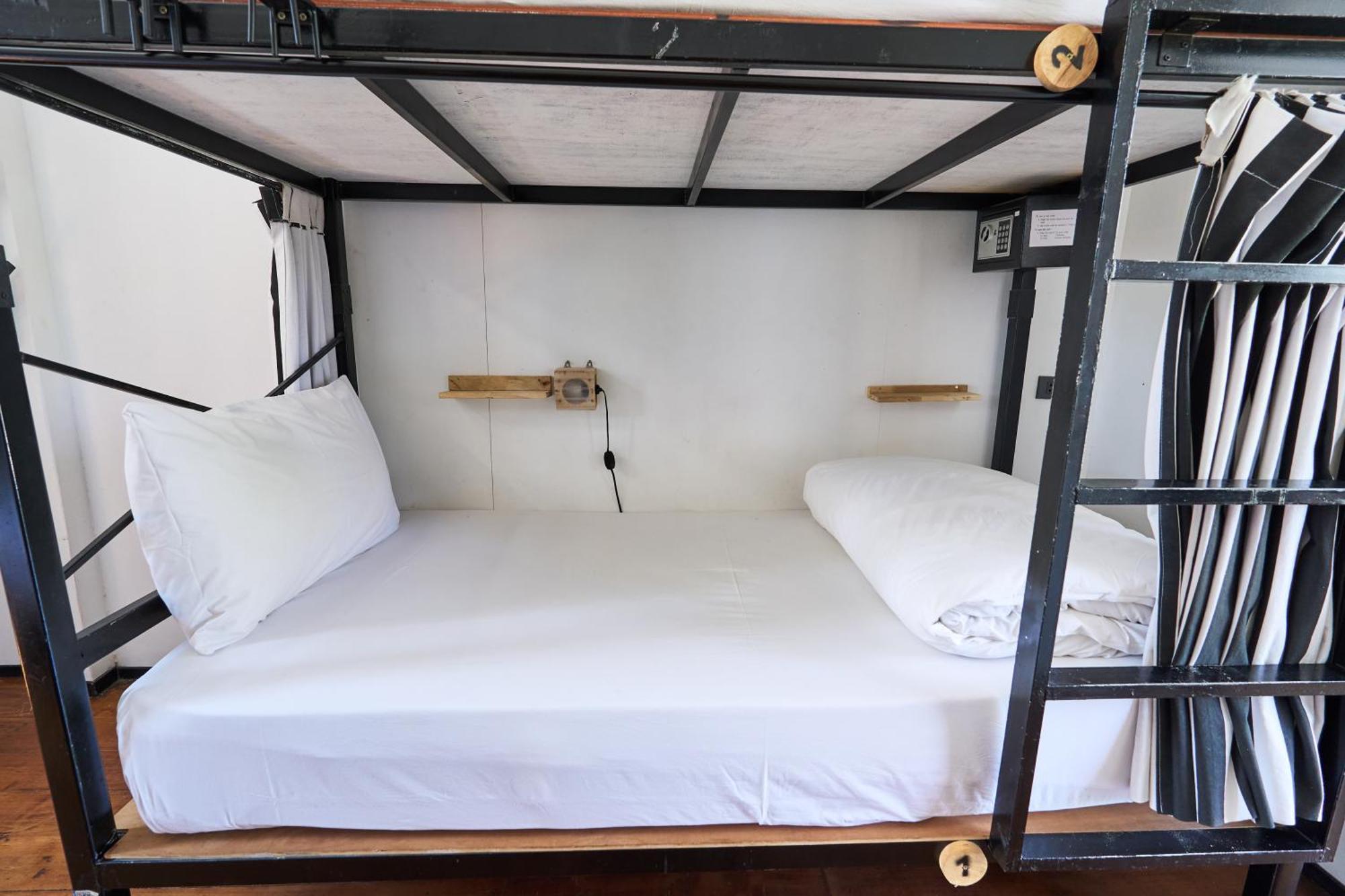 Sherloft Home & Hostel Chiang Mai Exterior foto
