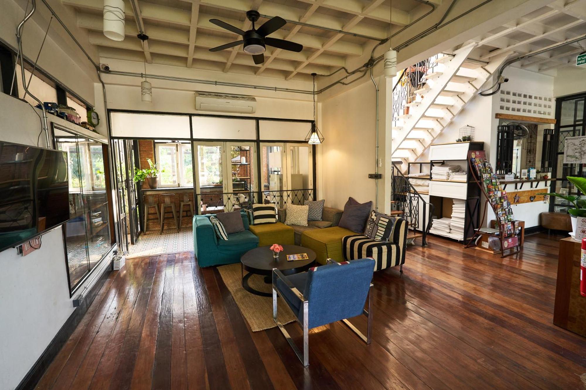 Sherloft Home & Hostel Chiang Mai Exterior foto