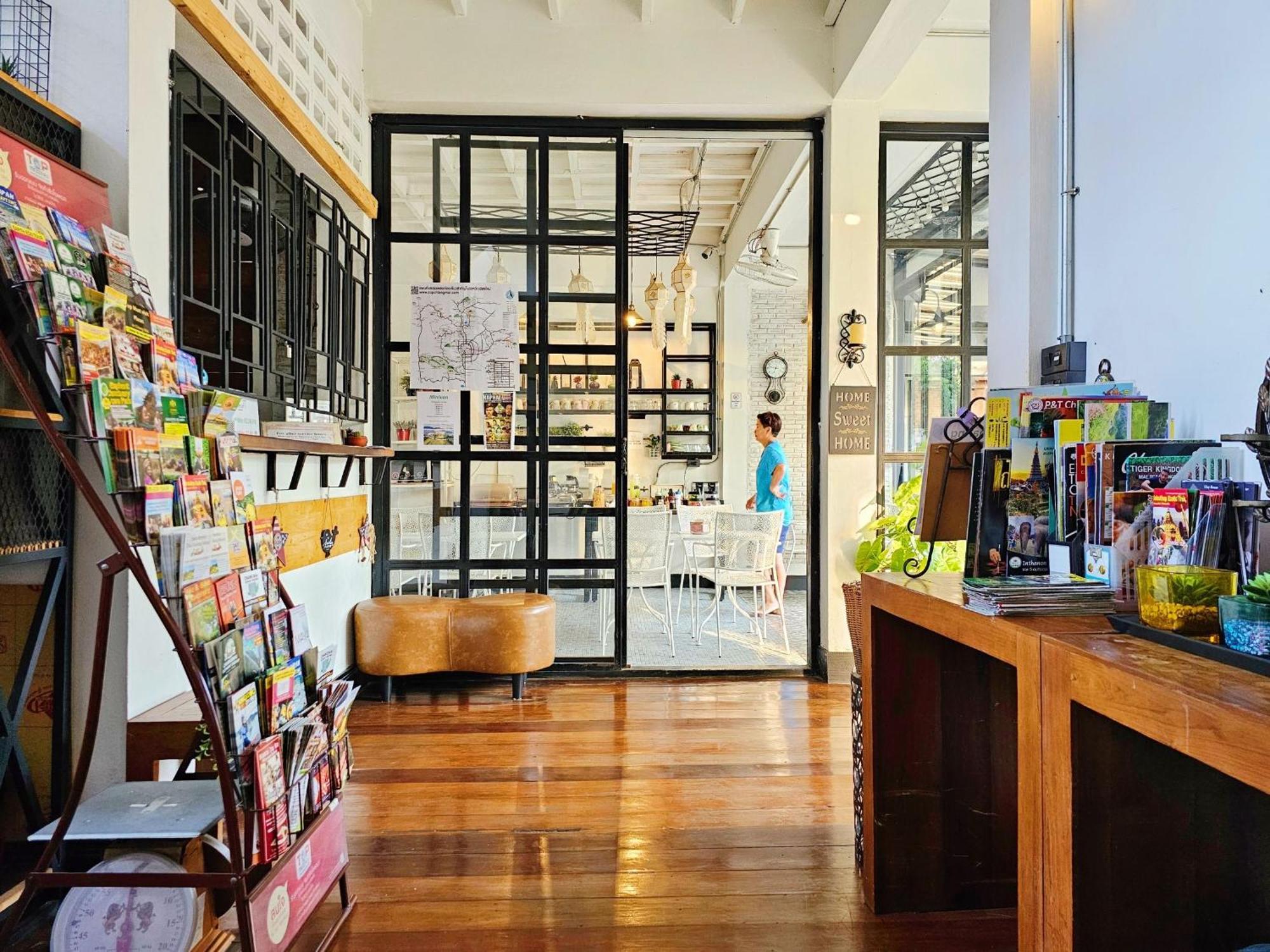 Sherloft Home & Hostel Chiang Mai Exterior foto