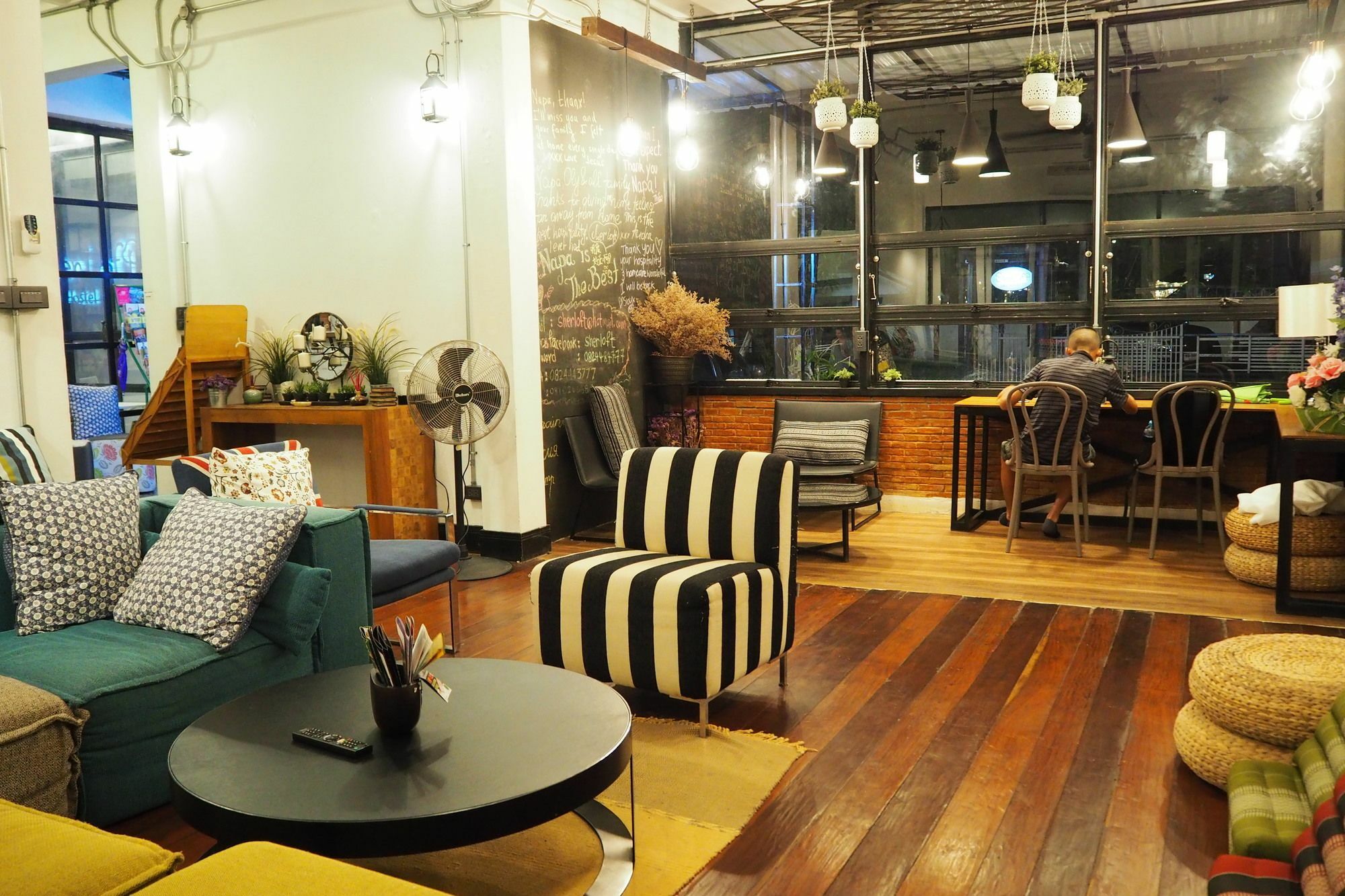 Sherloft Home & Hostel Chiang Mai Exterior foto
